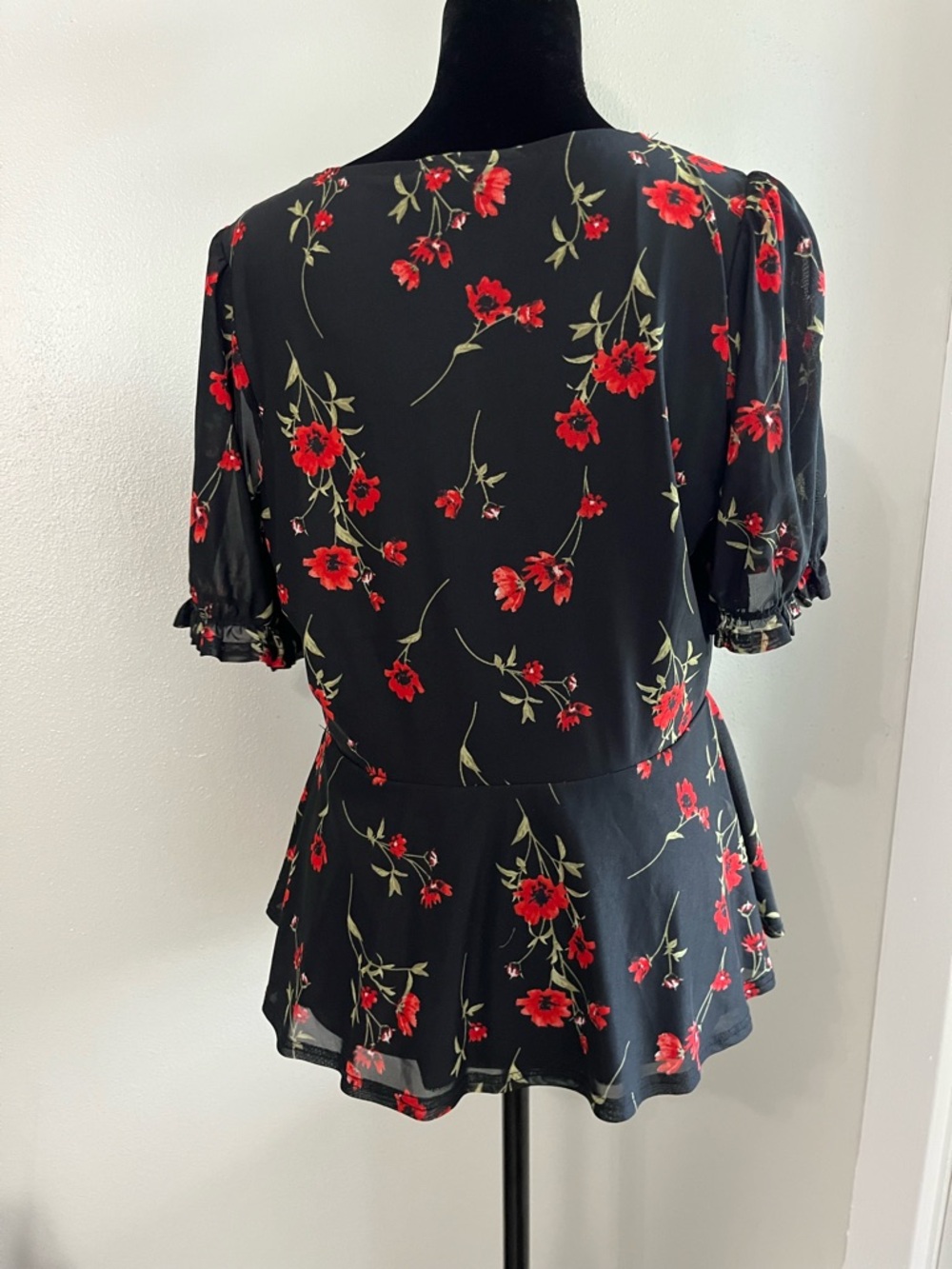 Black Floral Puff-Sleeve Babydoll Peasant‎ Blouse - Picture 4 of 6